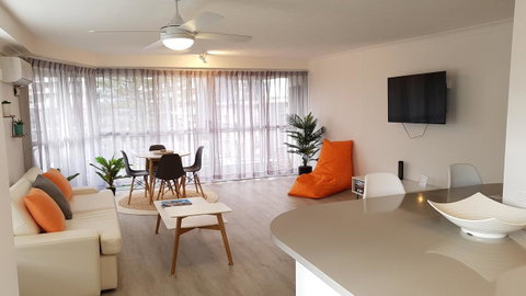 Surfers Chalet - Palm Beach Accommodation 11