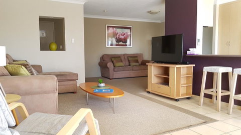 Surfers Chalet - Palm Beach Accommodation 18