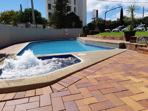 Surfers Chalet - Palm Beach Accommodation 3