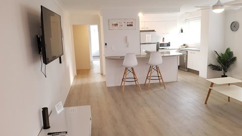 Surfers Chalet - Palm Beach Accommodation 10