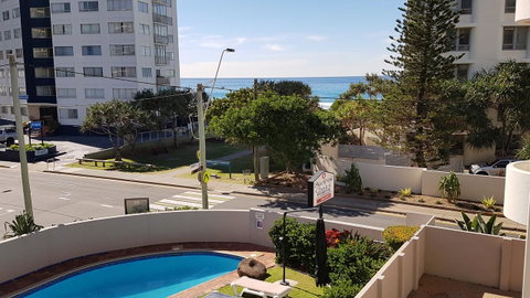 Surfers Chalet - Palm Beach Accommodation 17