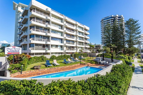 Surfers Chalet - Palm Beach Accommodation 0