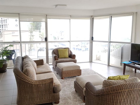 Surfers Chalet - Palm Beach Accommodation 32
