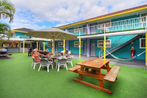 Backpackers In Paradise 18-35 Hostel - Palm Beach Accommodation 2