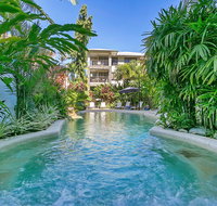 Sea Point on Trinity Beach - Palm Beach Accommodation