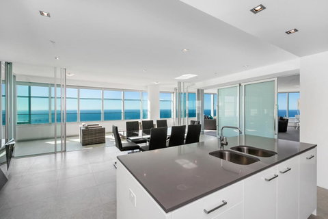Q1 Resort & Spa - Official - Palm Beach Accommodation 29