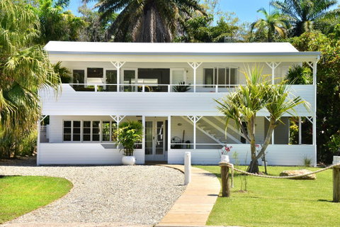 Jamaica Beach House - Palm Beach Accommodation 16