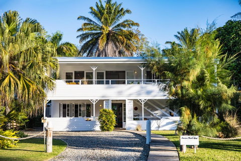 Jamaica Beach House - Palm Beach Accommodation 0