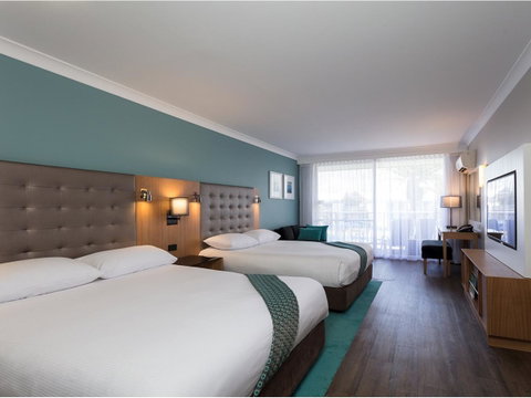 Sea World Resort - Palm Beach Accommodation 1