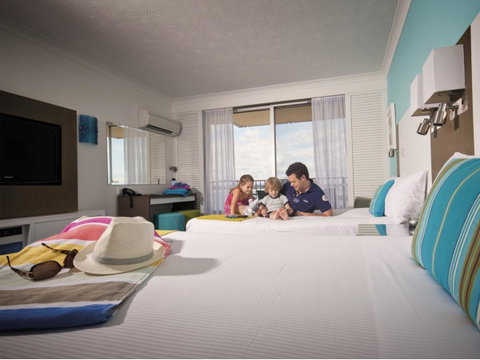 Sea World Resort - Palm Beach Accommodation 3