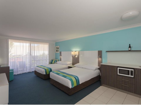 Sea World Resort - Palm Beach Accommodation 2