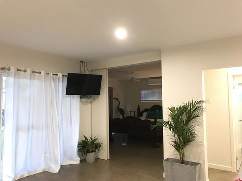 Whitsunday Luxury Homes - Palm Beach Accommodation 12