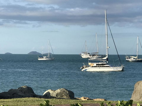 Whitsunday Luxury Homes - Palm Beach Accommodation 34