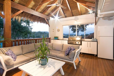 Whitsunday Luxury Homes - Palm Beach Accommodation 2