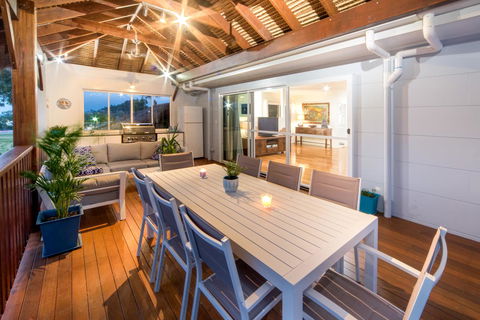 Whitsunday Luxury Homes - Palm Beach Accommodation 1