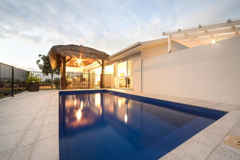 Whitsunday Luxury Homes - Palm Beach Accommodation 0