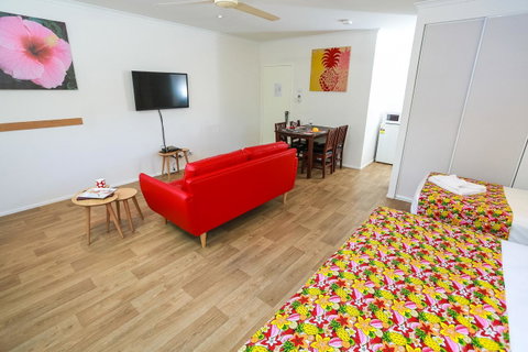 Port Douglas Motel - Palm Beach Accommodation 7
