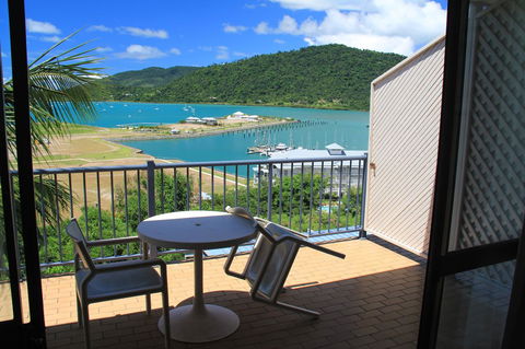 Ocean Views At Whitsunday Terraces Resort - Palm Beach Accommodation 5