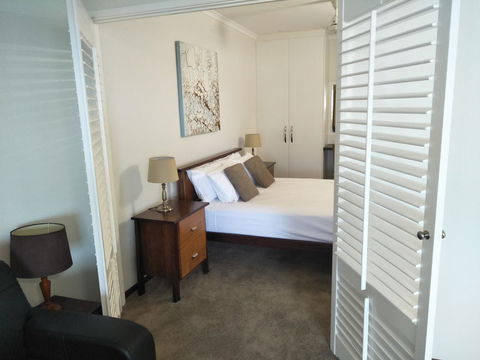 Airlie Seaview Apartments - Palm Beach Accommodation 3