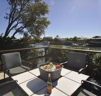 Bribie Island Canal Holiday Destination - Palm Beach Accommodation