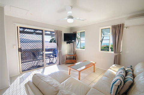 Airlie Apartments - Palm Beach Accommodation 7