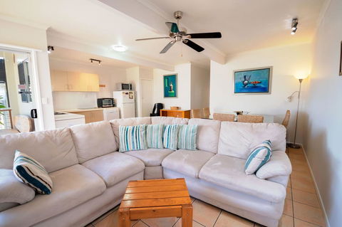 Airlie Apartments - Palm Beach Accommodation 10