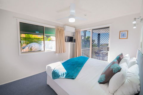Airlie Apartments - Palm Beach Accommodation 0