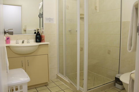 Airlie Apartments - Palm Beach Accommodation 1