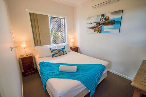 Airlie Apartments - Palm Beach Accommodation 14