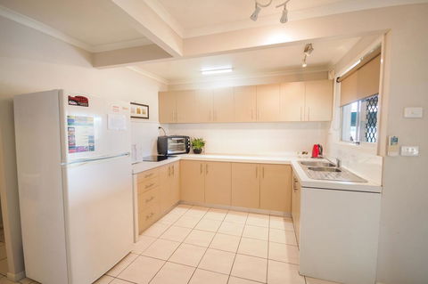 Airlie Apartments - Palm Beach Accommodation 6