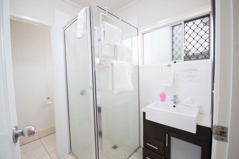 Airlie Apartments - Palm Beach Accommodation 9