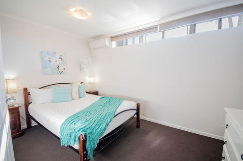 Airlie Apartments - Palm Beach Accommodation 15