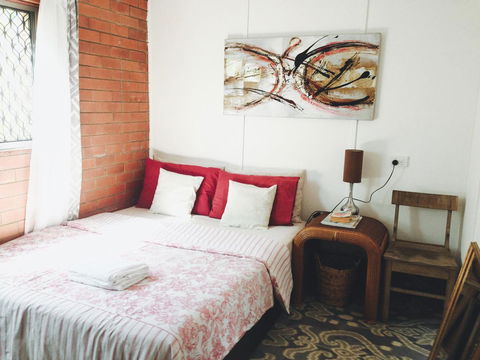 XYL Pets Friendly Seaside Boutique Guesthouse - Palm Beach Accommodation 0