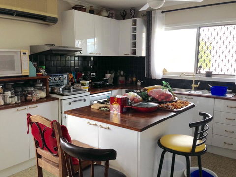 XYL Pets Friendly Seaside Boutique Guesthouse - Palm Beach Accommodation 2