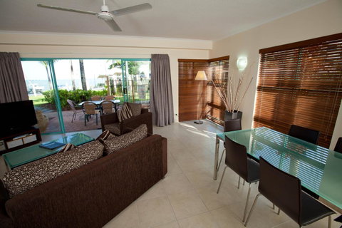 Coral Sands Beachfront Resort - Palm Beach Accommodation 9