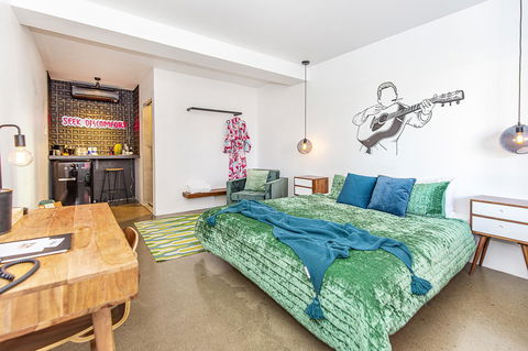 The Pink Hotel Coolangatta - Palm Beach Accommodation 27