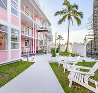 The Pink Hotel Coolangatta - Palm Beach Accommodation