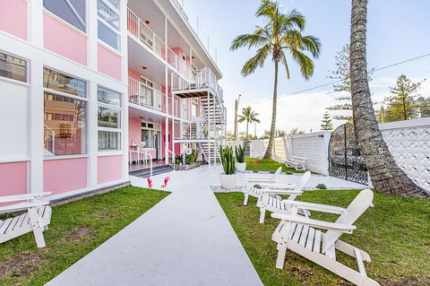 The Pink Hotel Coolangatta - Palm Beach Accommodation 0
