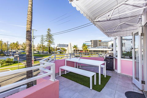 The Pink Hotel Coolangatta - Palm Beach Accommodation 6