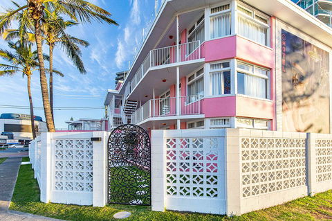 The Pink Hotel Coolangatta - Palm Beach Accommodation 1