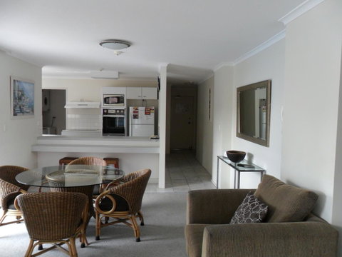 Grosvenor Beachfront Apartments Surfers Paradise - Palm Beach Accommodation 5