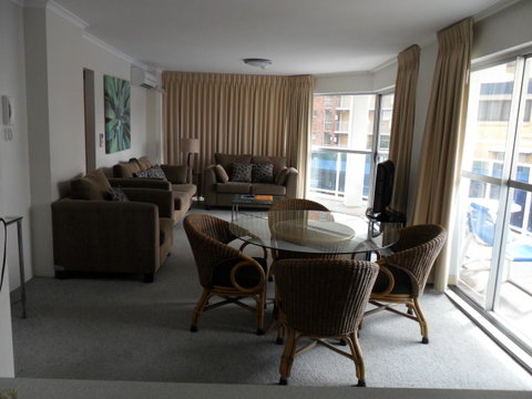Grosvenor Beachfront Apartments Surfers Paradise - Palm Beach Accommodation 23