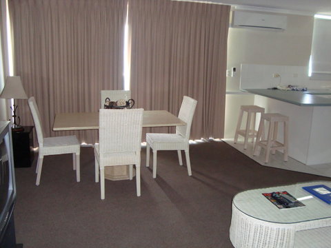 Grosvenor Beachfront Apartments Surfers Paradise - Palm Beach Accommodation 26