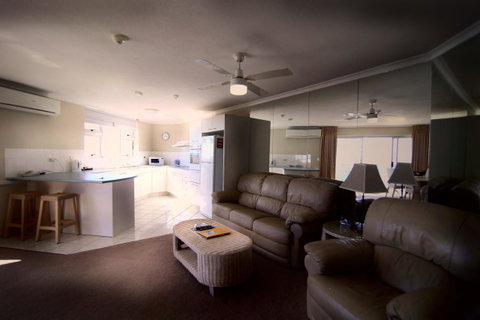 Grosvenor Beachfront Apartments Surfers Paradise - Palm Beach Accommodation 9