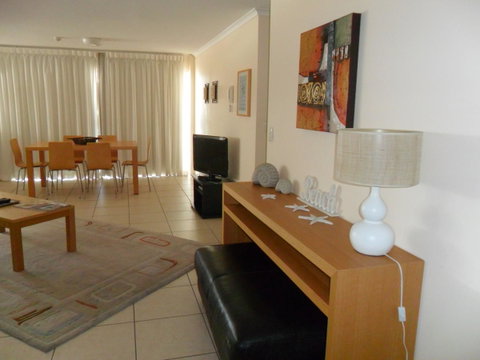Grosvenor Beachfront Apartments Surfers Paradise - Palm Beach Accommodation 10