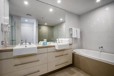 The Wave Resort - Palm Beach Accommodation 7