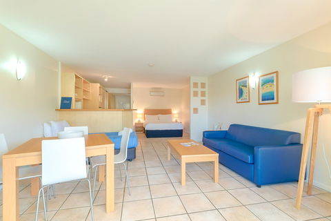 At The Sound Noosa Motel - Palm Beach Accommodation 39
