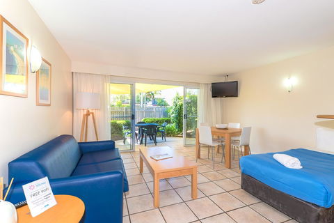 At The Sound Noosa Motel - Palm Beach Accommodation 37