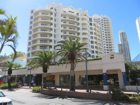 APR Private SUITES MOROC By The Beach - Palm Beach Accommodation 9
