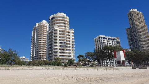 APR Private SUITES MOROC By The Beach - Palm Beach Accommodation 37